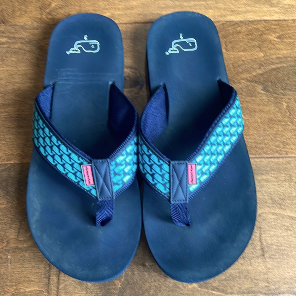 Vineyard Vines Whale Flip Flops size 9